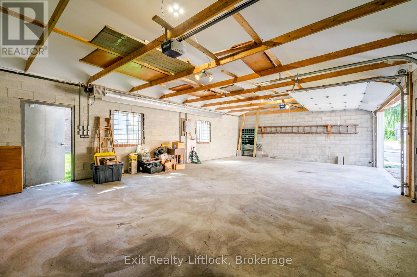 843 LOGAN AVENUE - Image 43