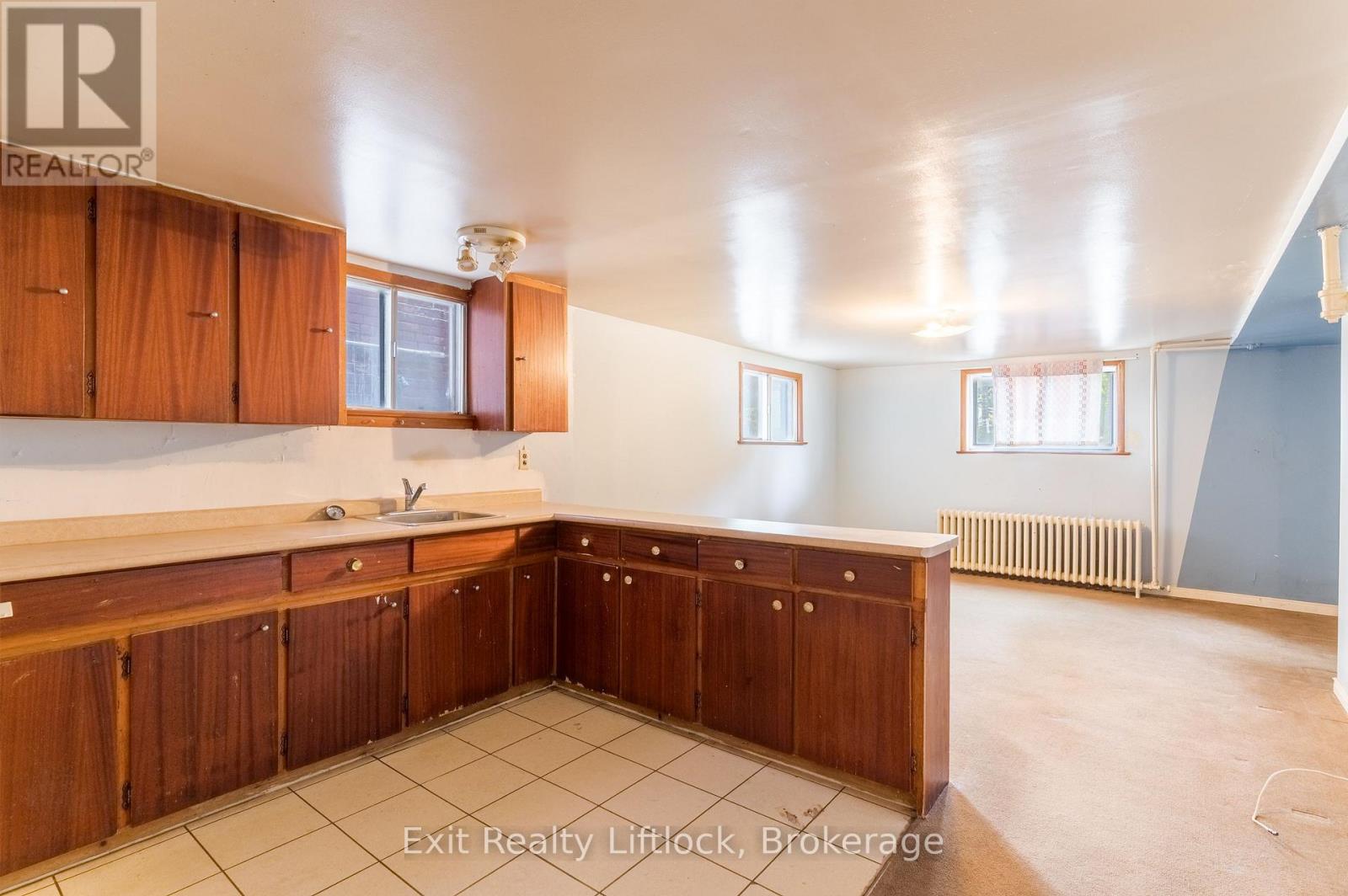 843 LOGAN AVENUE - 38