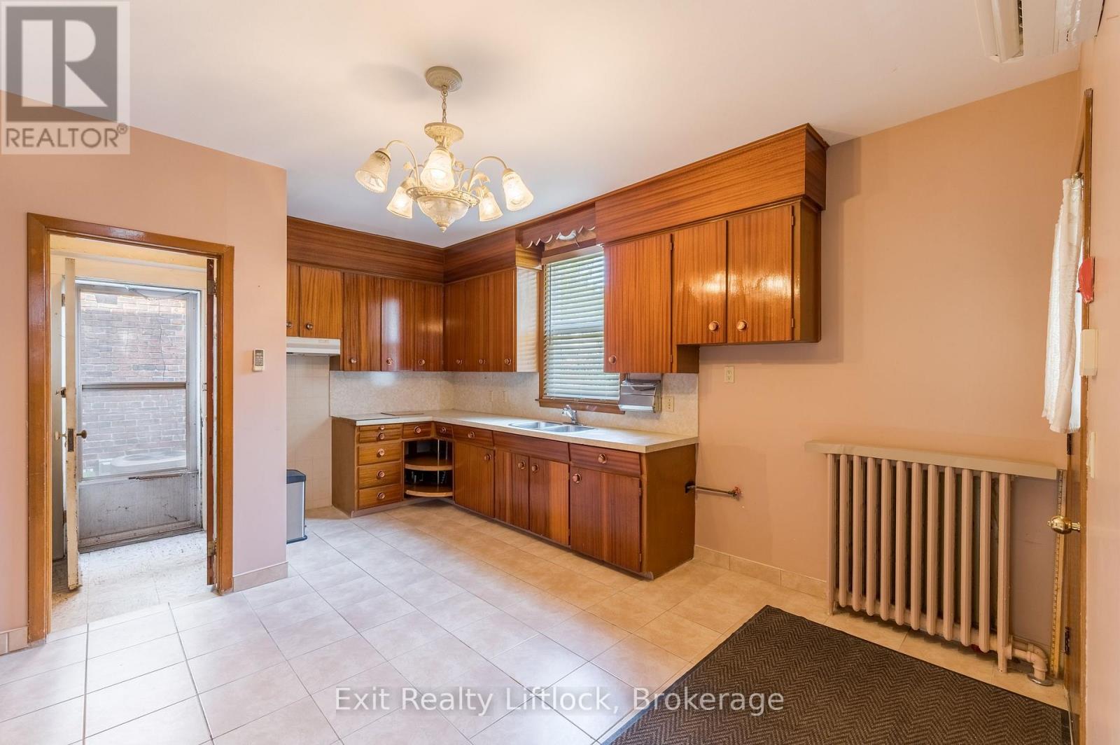 843 LOGAN AVENUE - Image 5