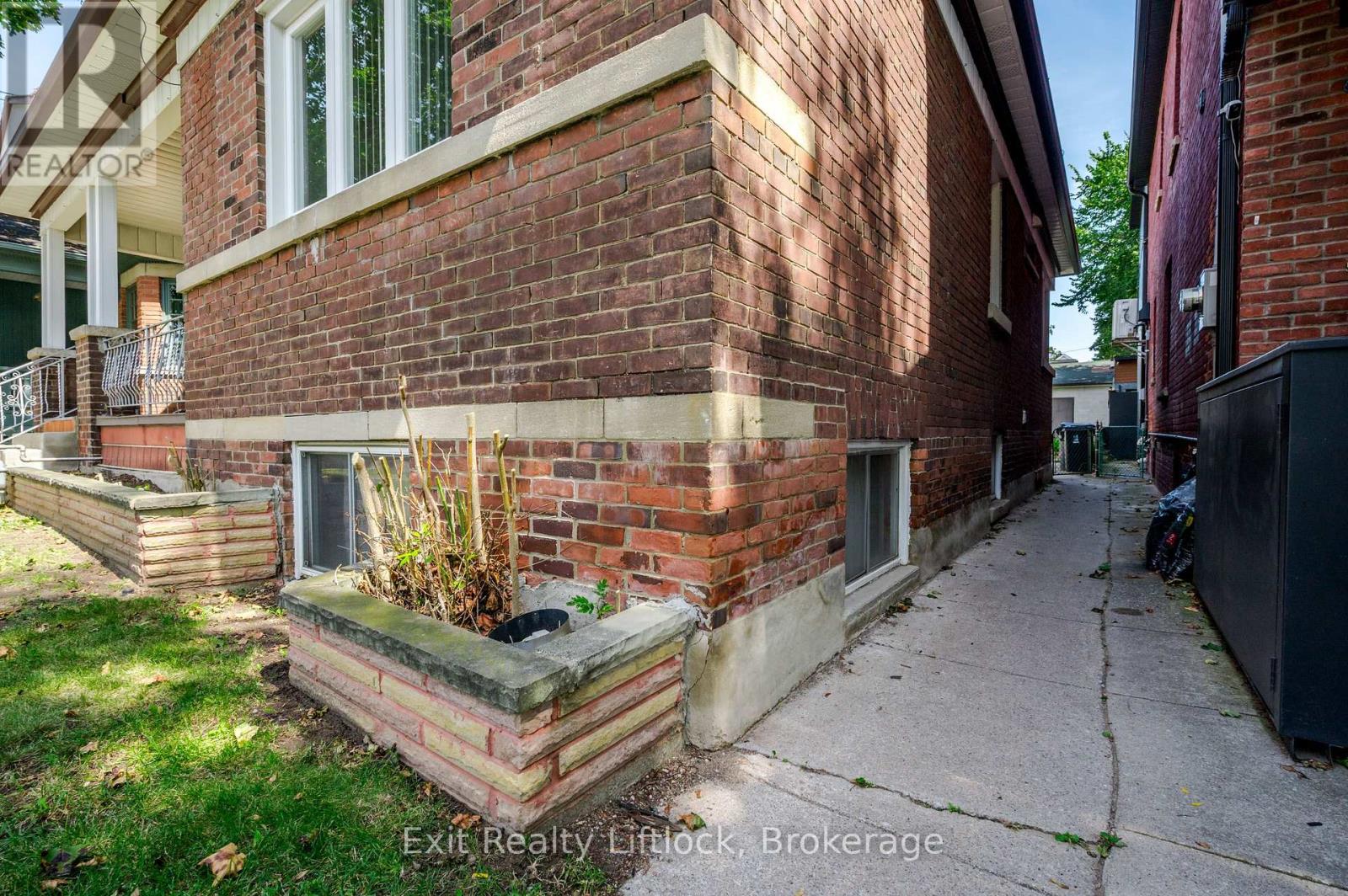 843 LOGAN AVENUE - 49