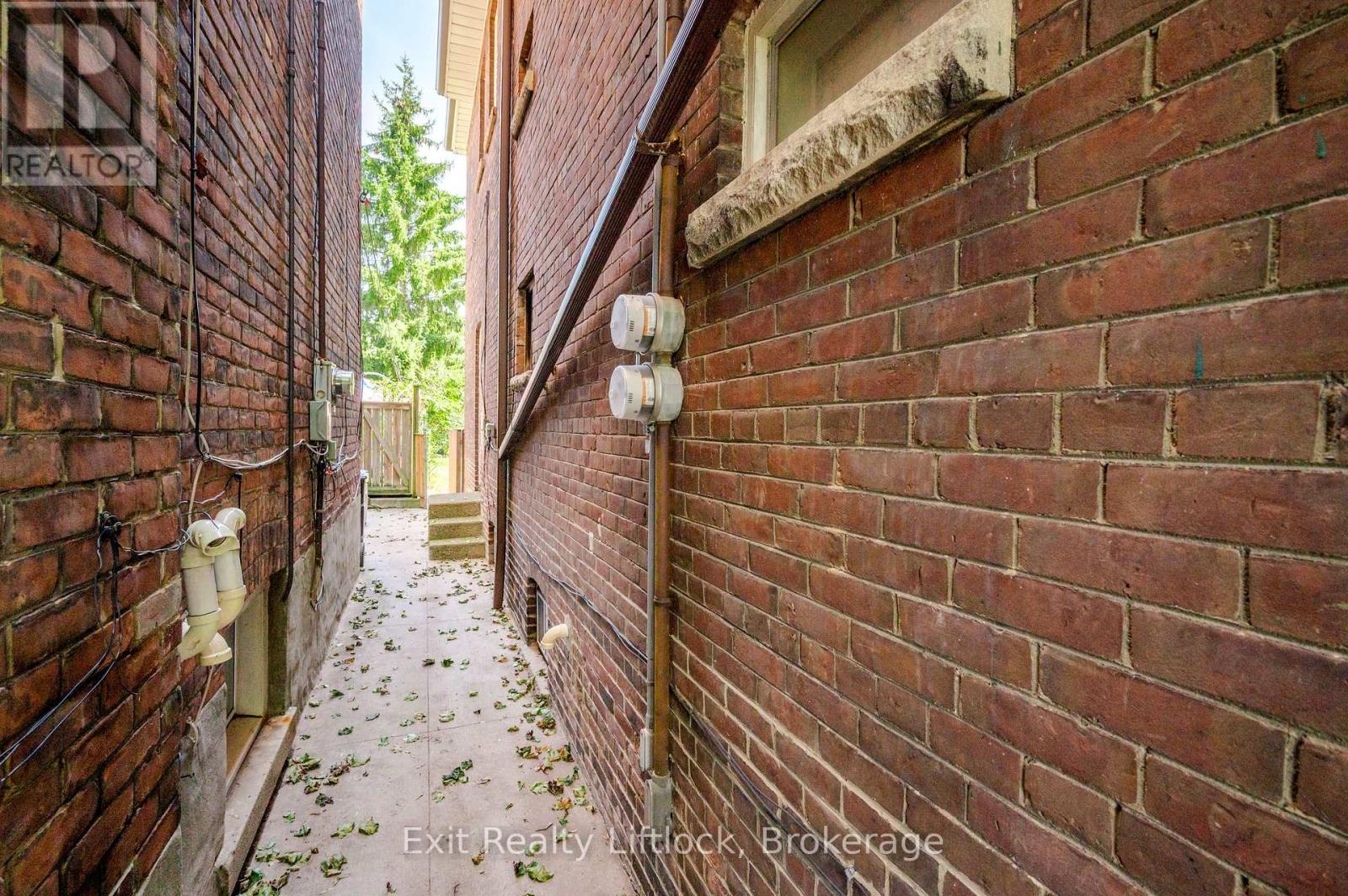 843 LOGAN AVENUE - 50