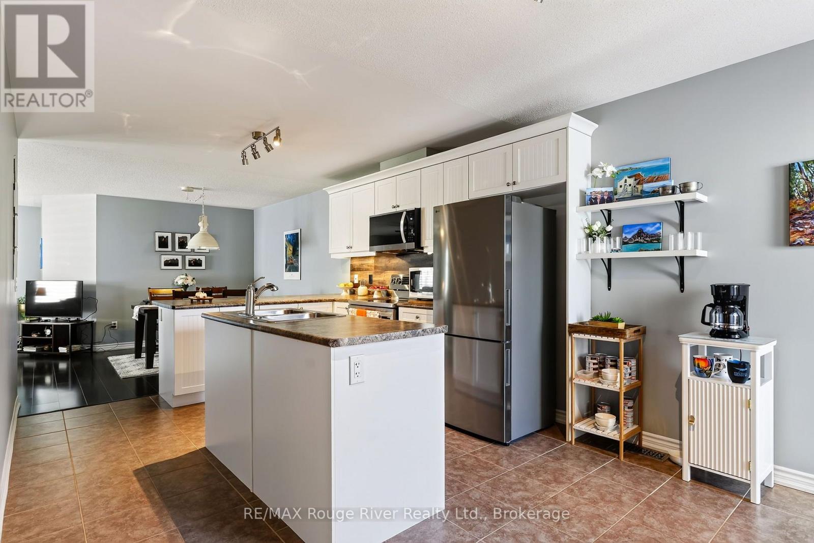 699 FISHER STREET - Image 21