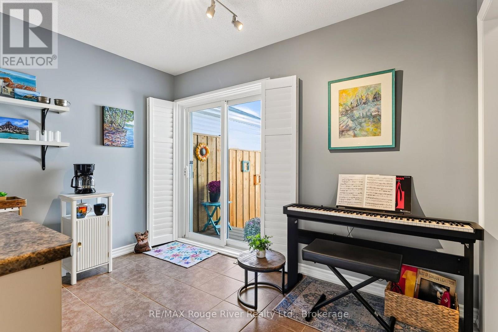 699 FISHER STREET - Image 22