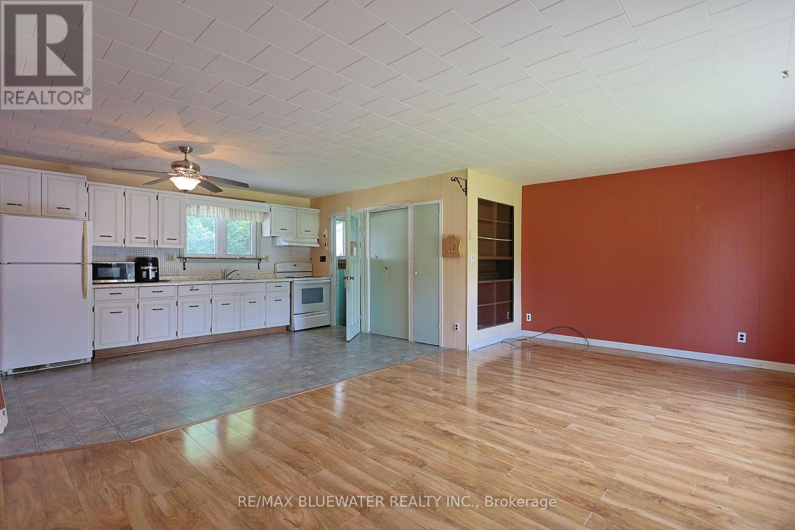 194 WEST PARK DRIVE, North Middlesex (Parkhill) — photo 3