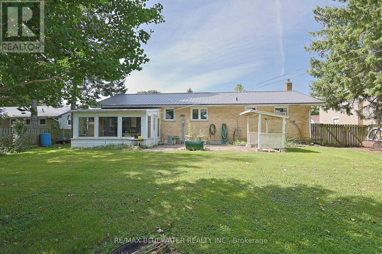 194 WEST PARK DRIVE, North Middlesex (Parkhill) — photo 4