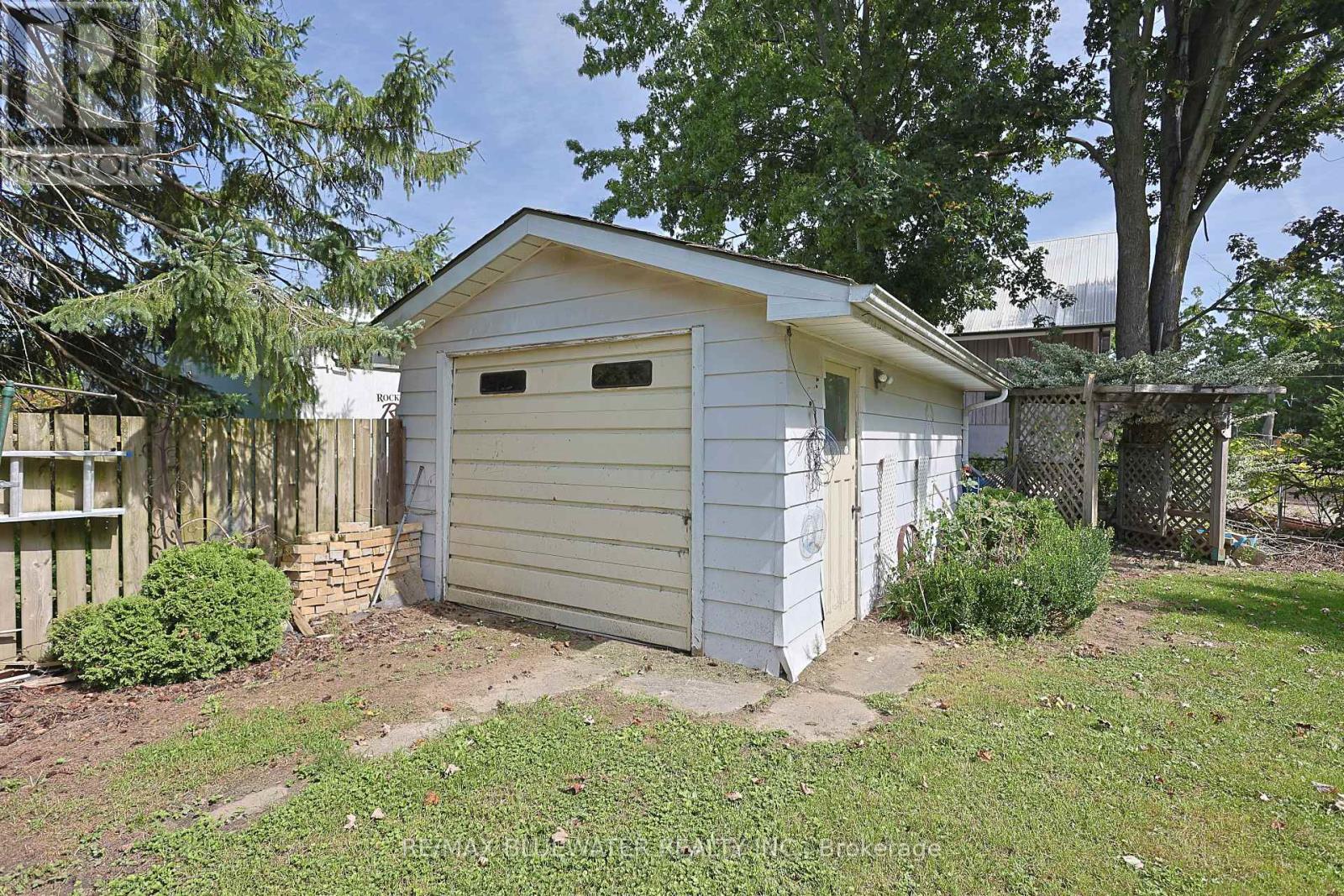 194 WEST PARK DRIVE, North Middlesex (Parkhill) — photo 5