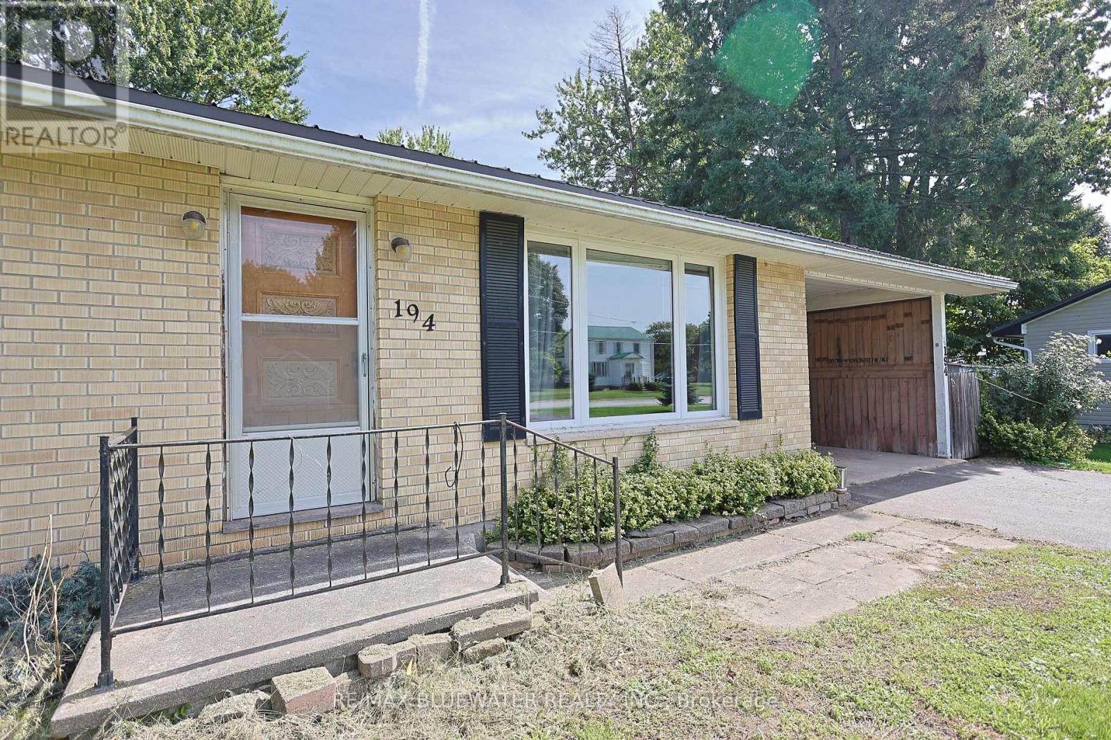 194 WEST PARK DRIVE, North Middlesex (Parkhill) — photo 8