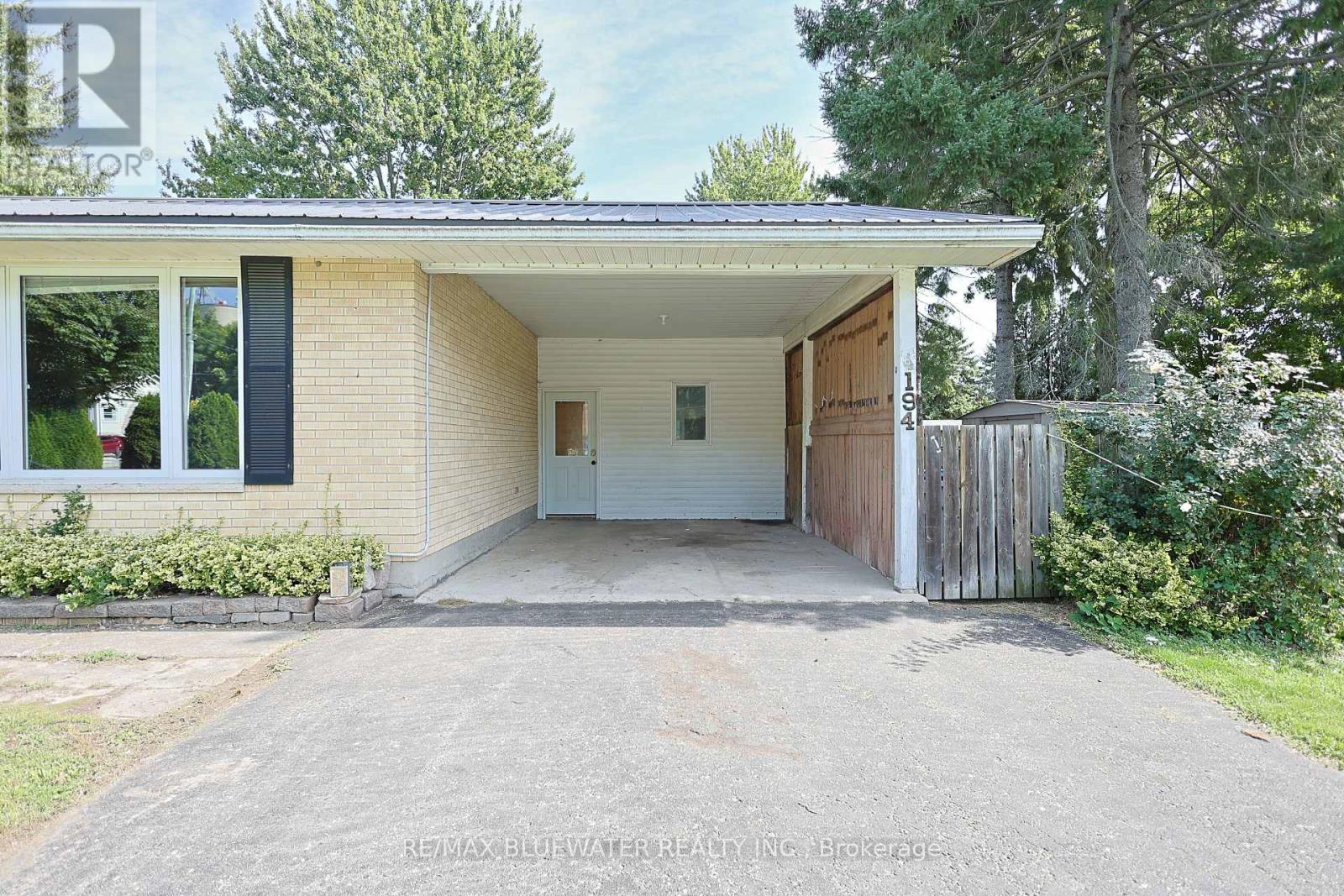 194 WEST PARK DRIVE, North Middlesex (Parkhill) — photo 9