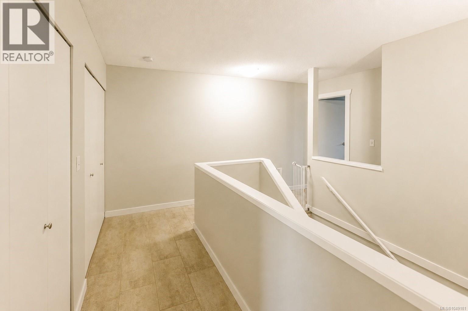 #203 1908 Bowen Rd - 10