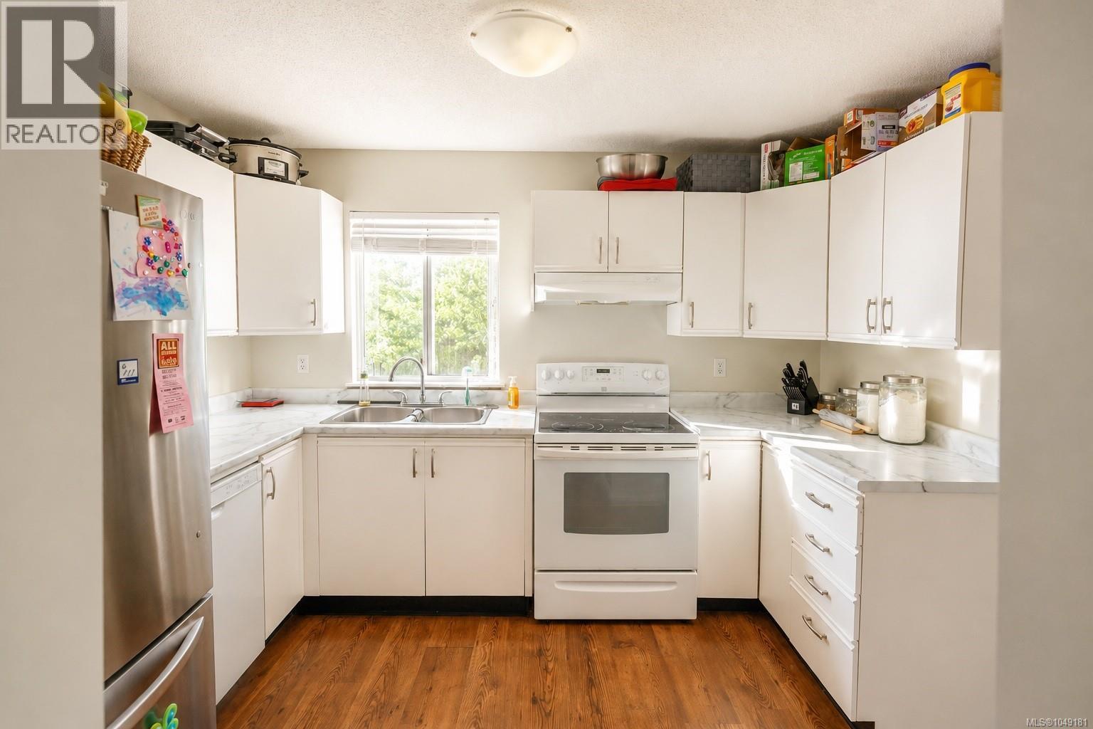 #203 1908 Bowen Rd - 3