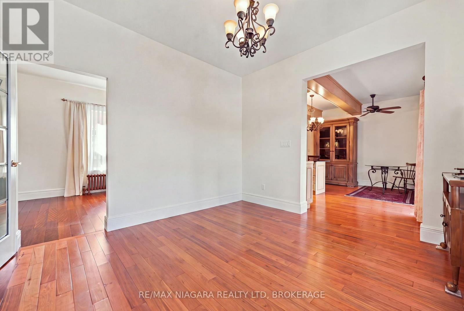 8 TRAFALGAR STREET - Image 12