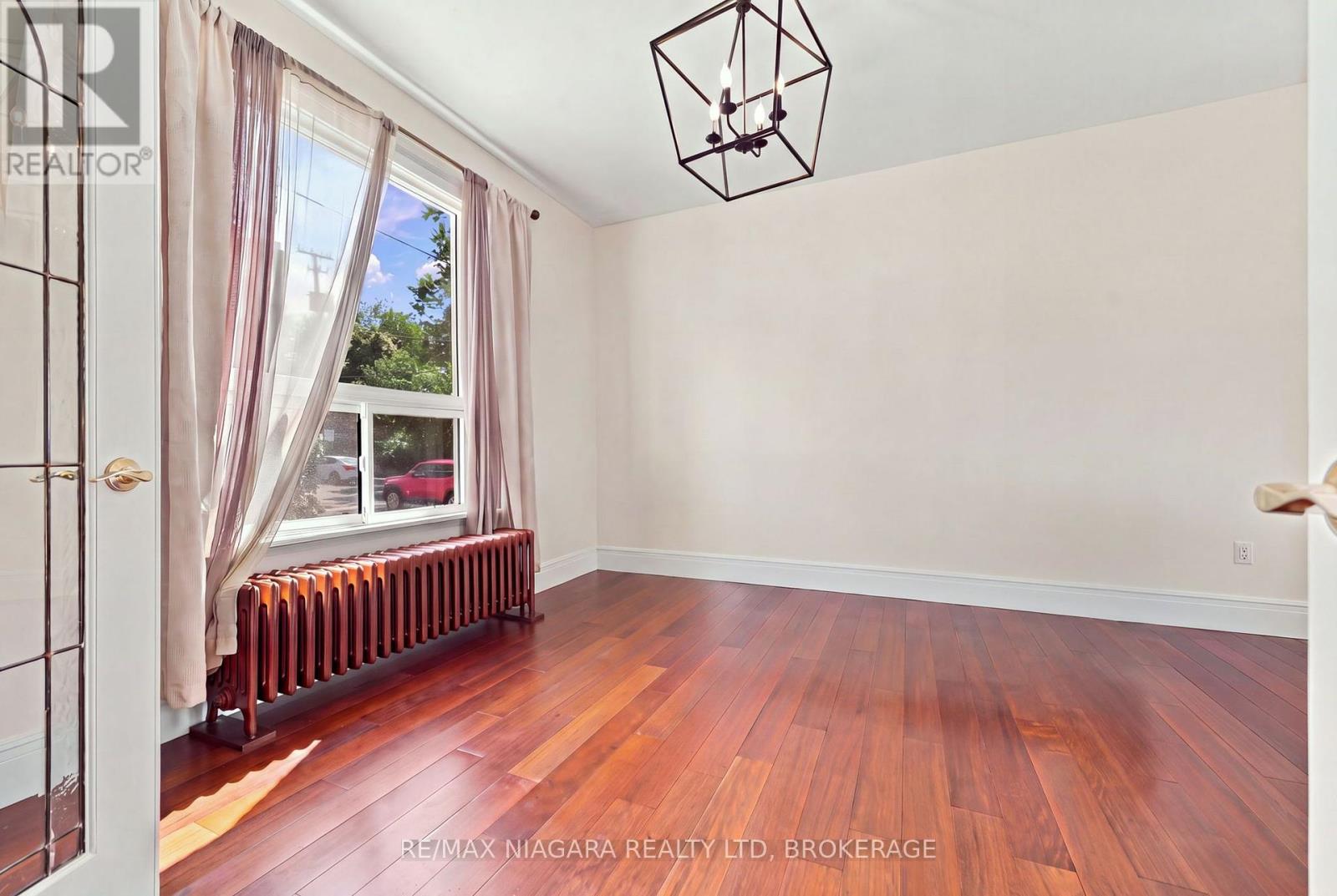 8 TRAFALGAR STREET - 15