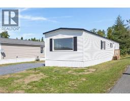 41 Susan Drive, photo 3