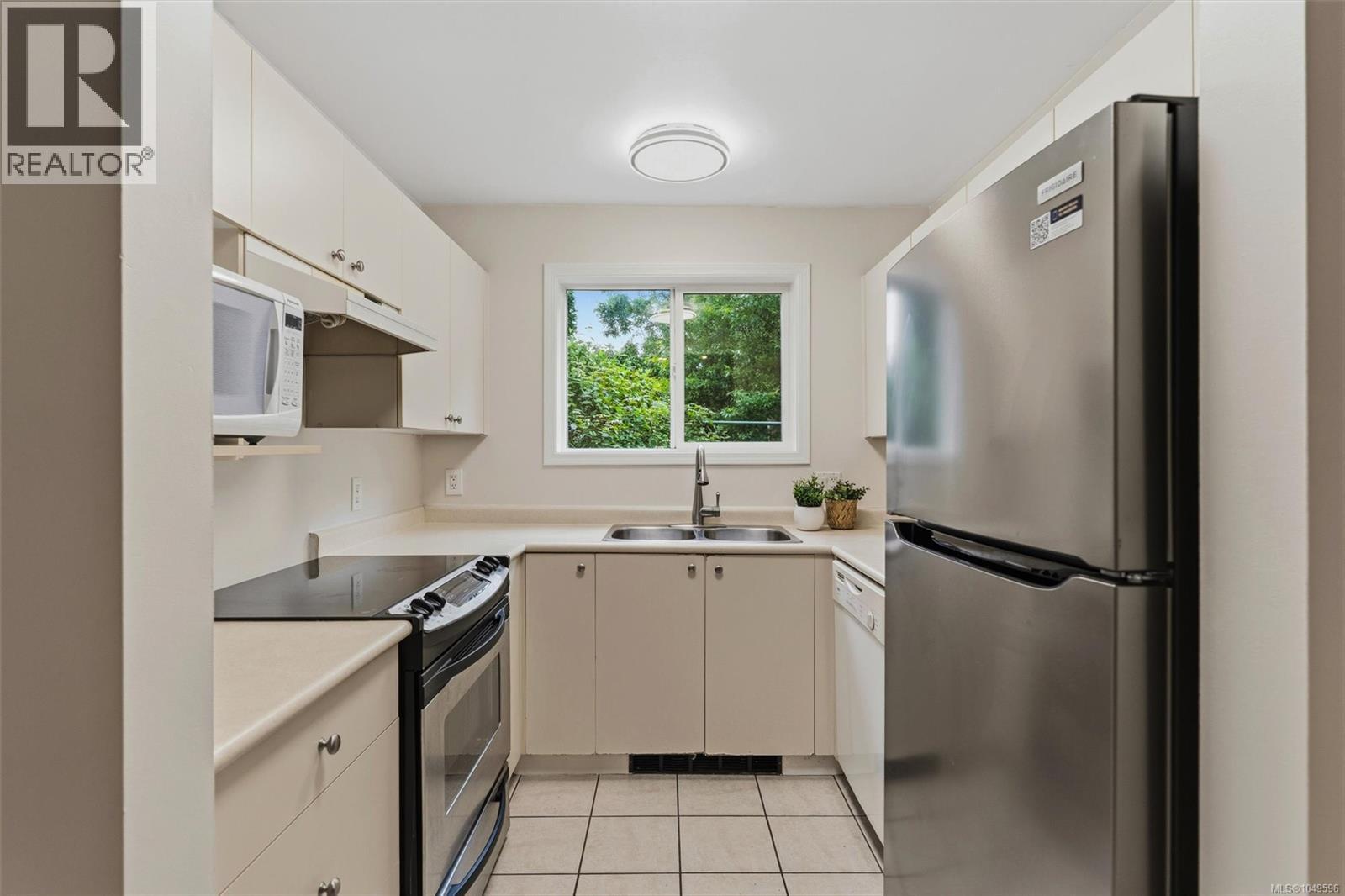 #112 894 Vernon Ave - Image 11