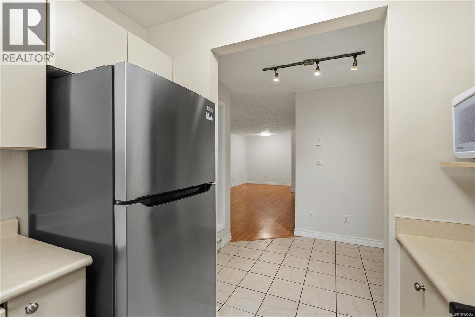 #112 894 Vernon Ave - 12