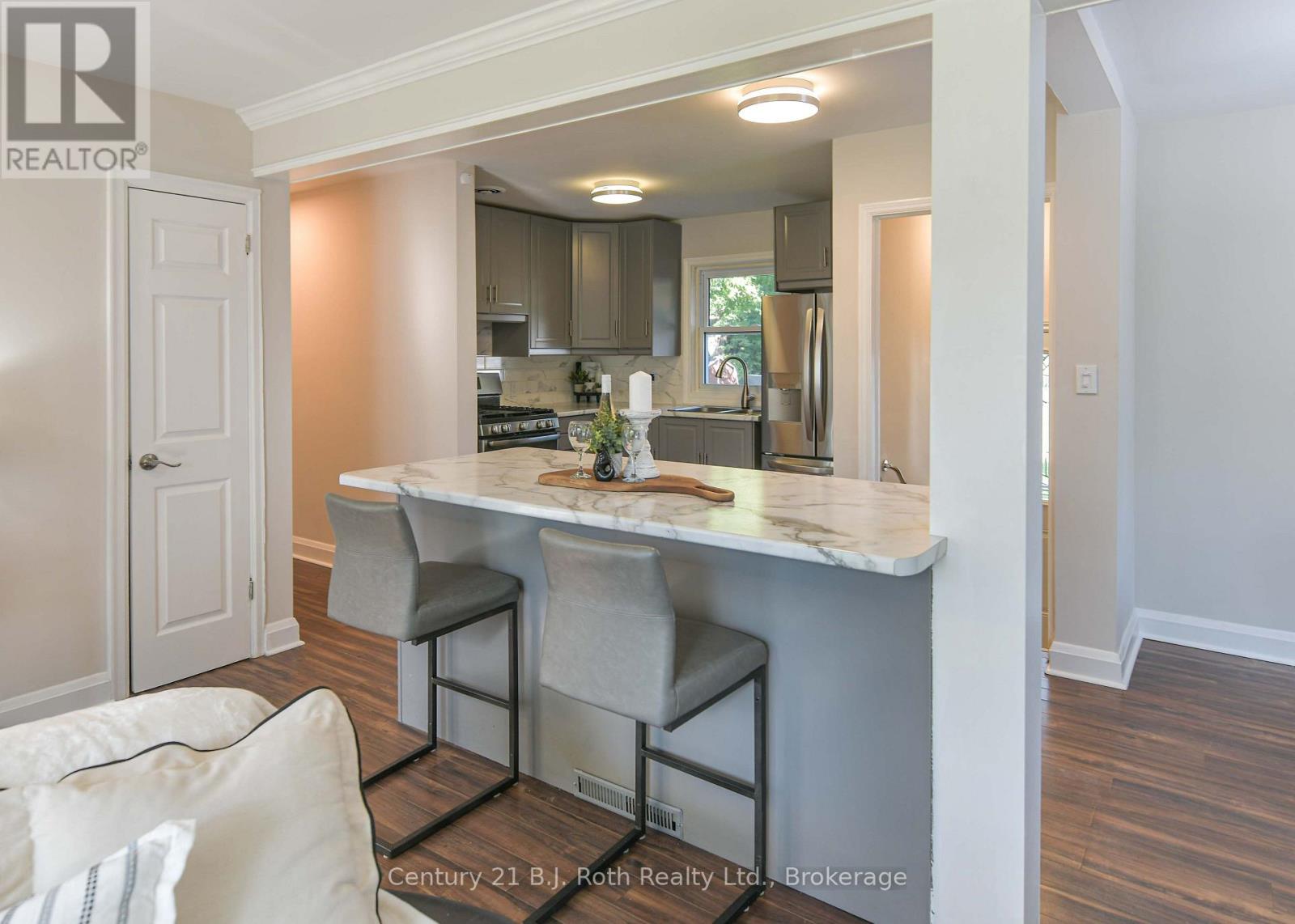 28 BORLAND STREET W - Image 11