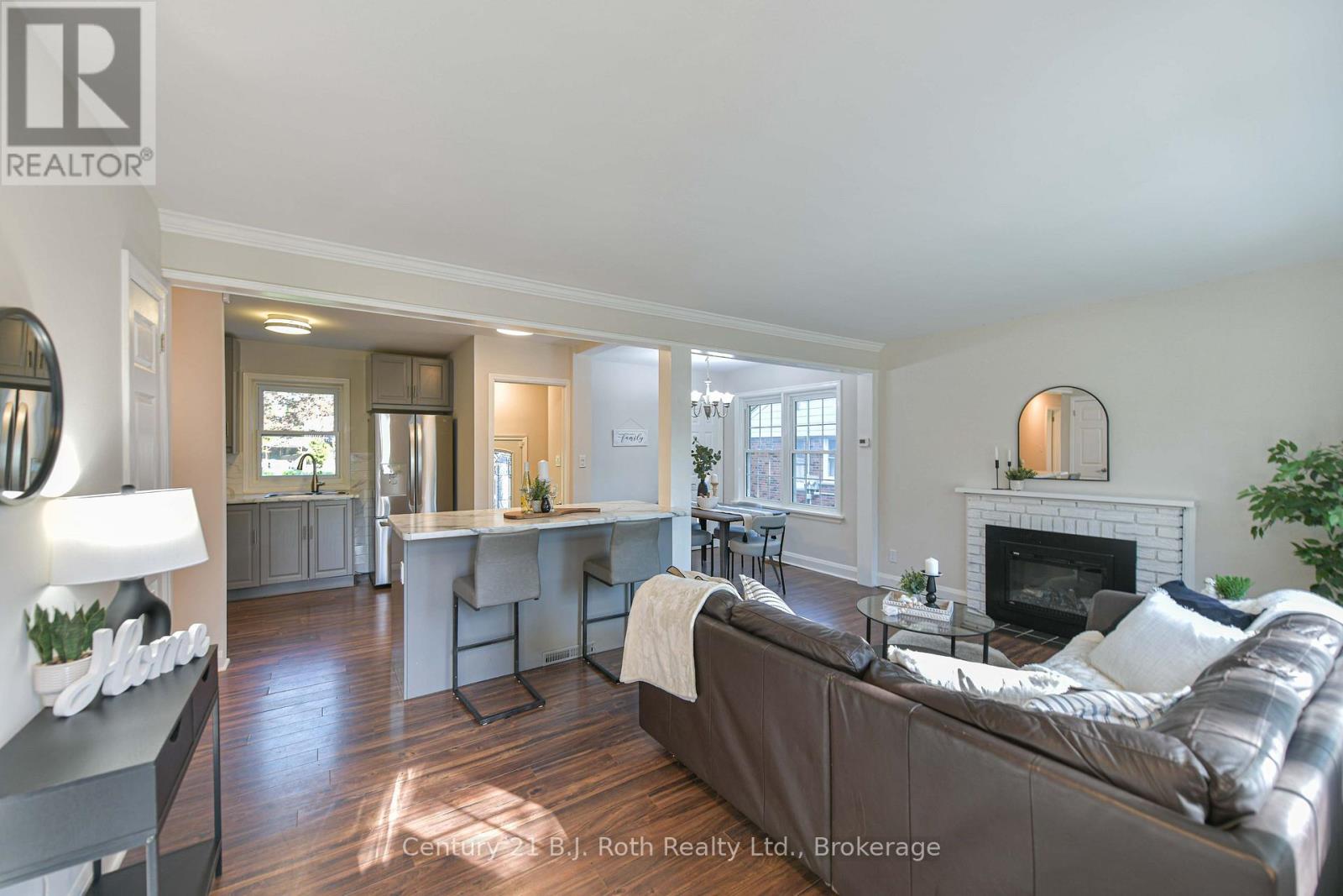 28 BORLAND STREET W - 4