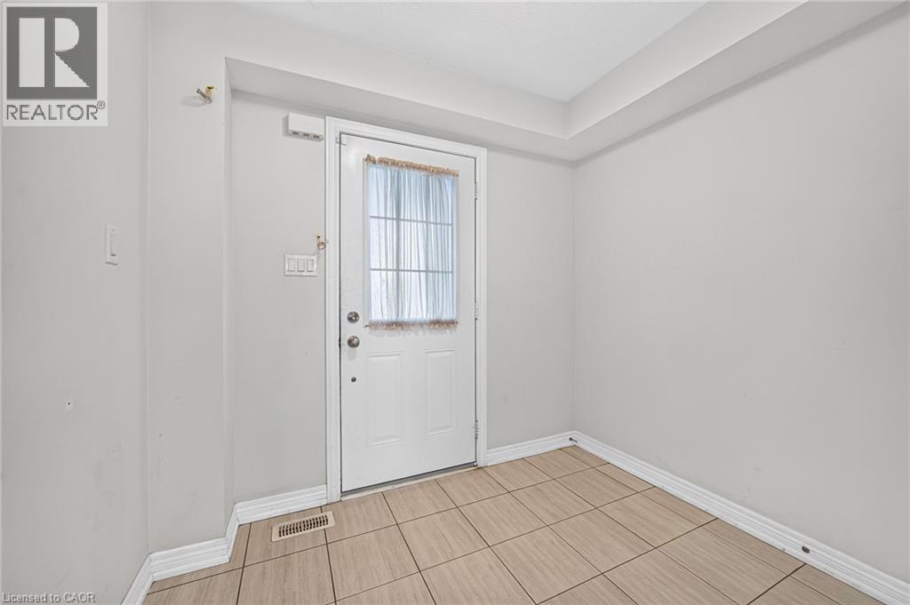 420 LINDEN Drive Unit# 10 — photo 3