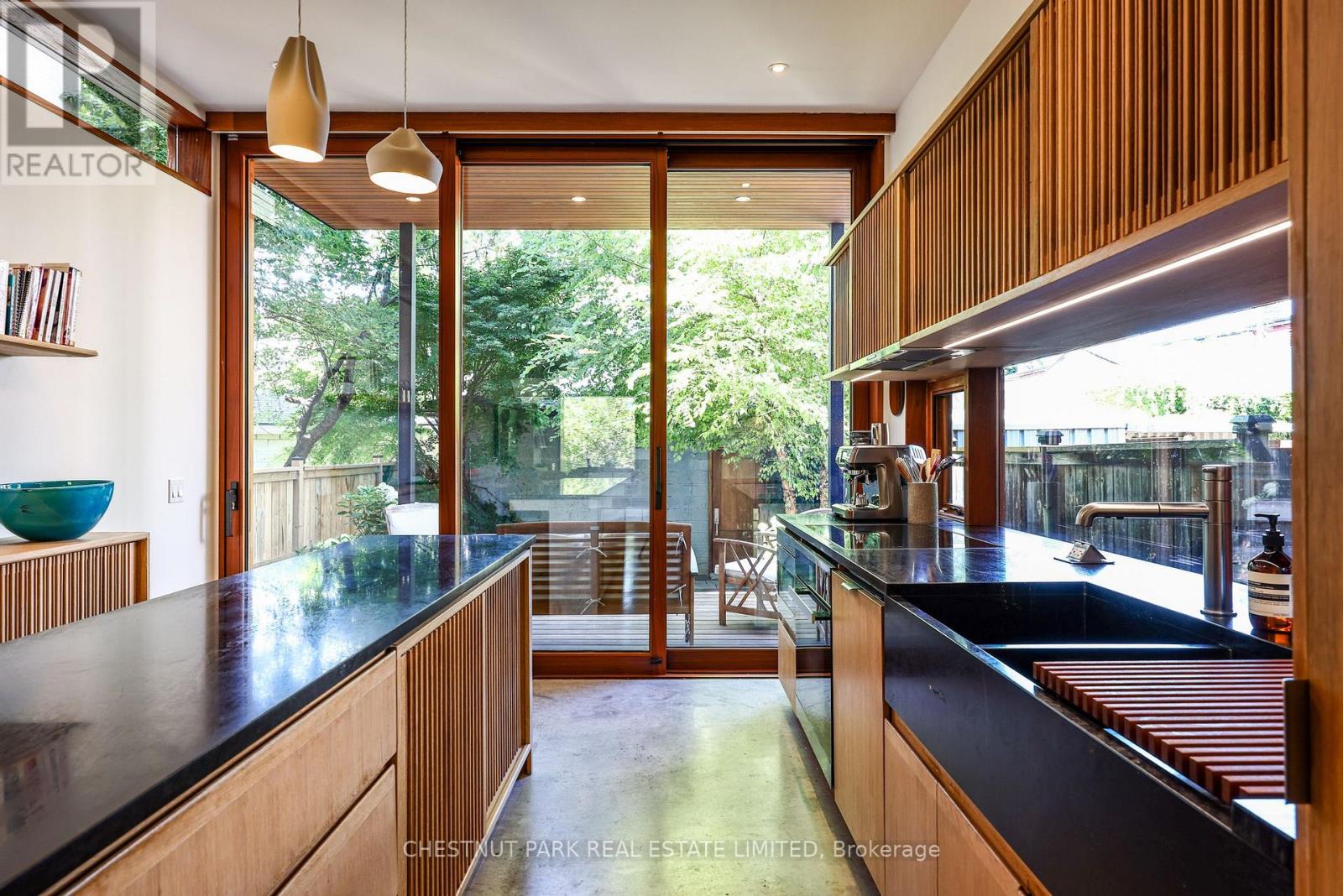 924 MANNING AVENUE - 12