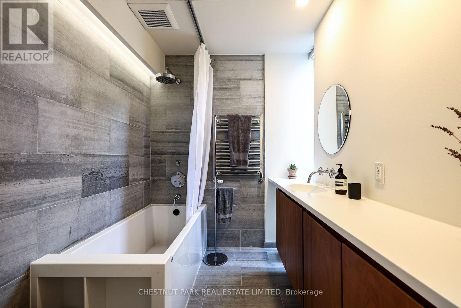 924 MANNING AVENUE - 29