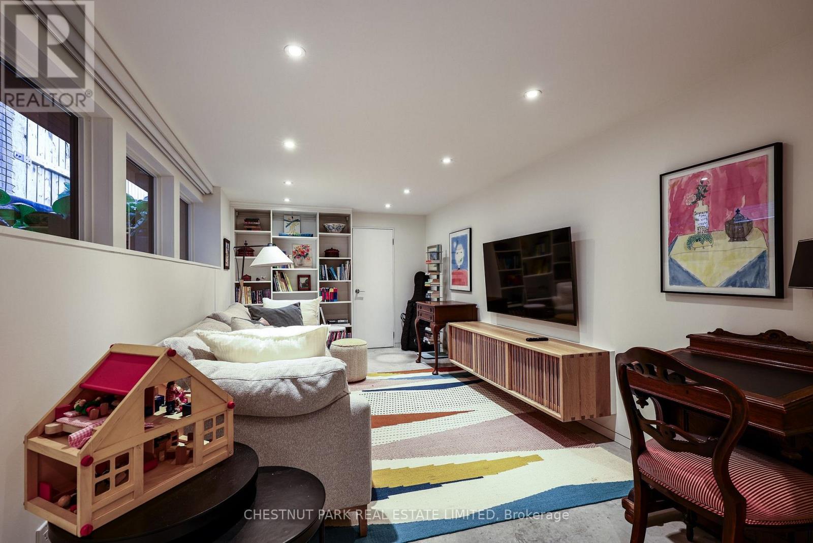924 MANNING AVENUE - 34