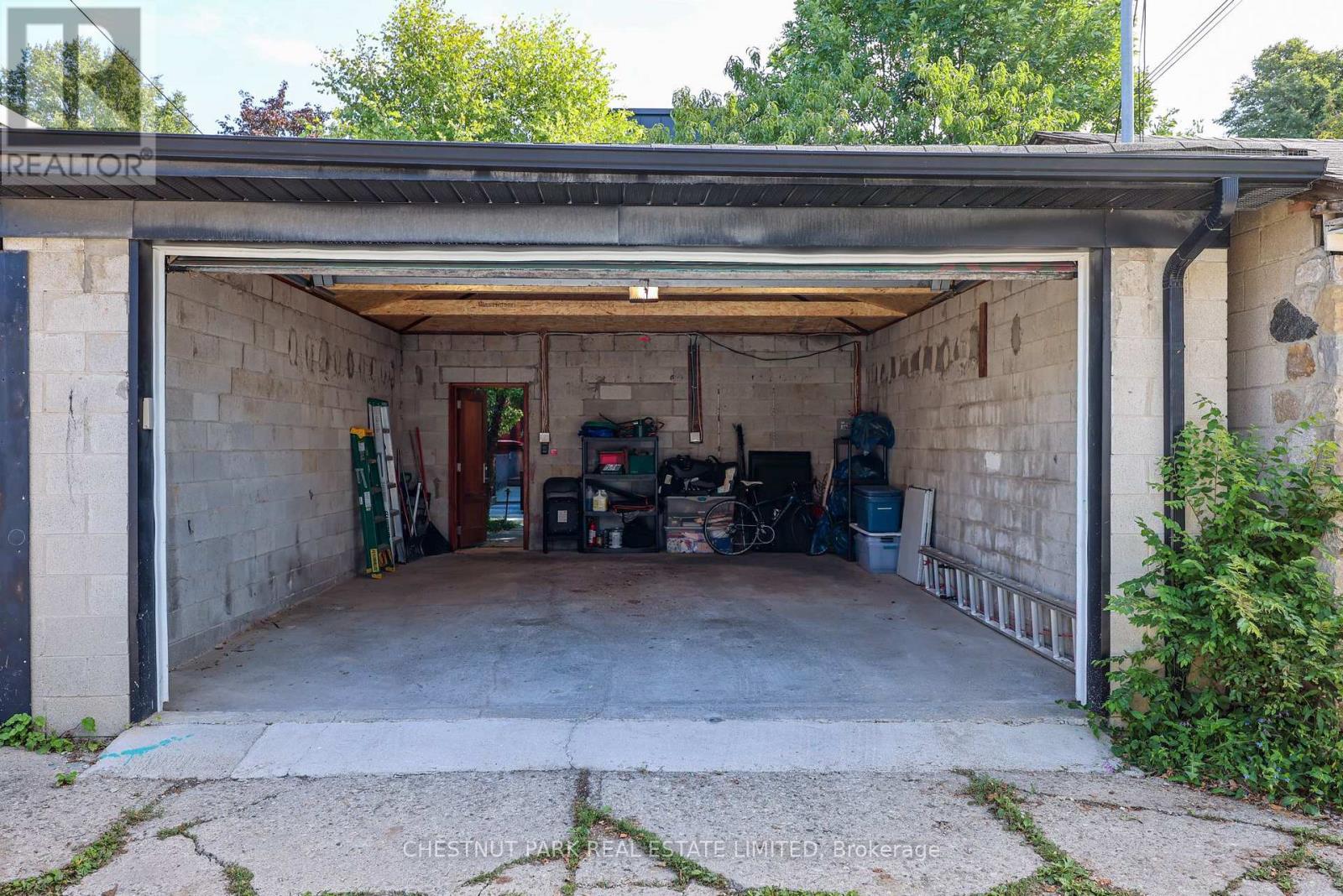 924 MANNING AVENUE - Image 39