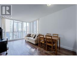 1612 - 736 Bay Street, Toronto, ON M5G2M4 Photo 10
