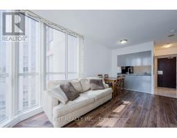 1612 - 736 Bay Street, Toronto, ON M5G2M4 Photo 11