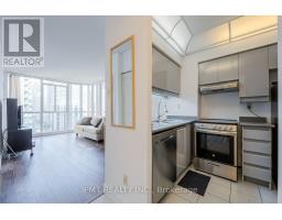 1612 - 736 Bay Street, Toronto, ON M5G2M4 Photo 6