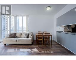 1612 - 736 Bay Street, Toronto, ON M5G2M4 Photo 8