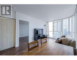 1612 - 736 Bay Street, Toronto, ON M5G2M4 Photo 9