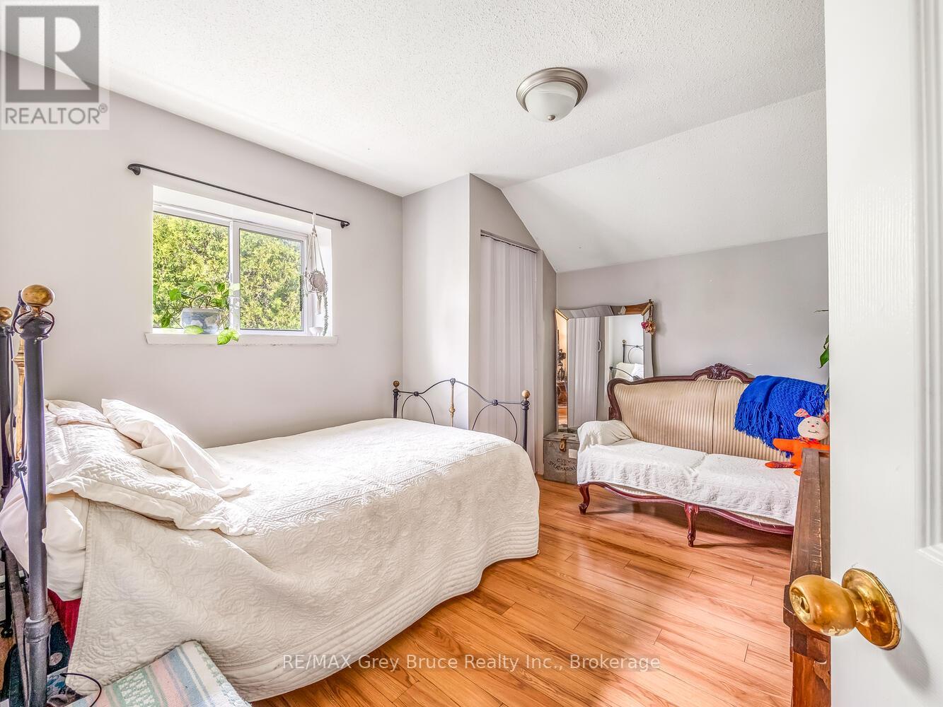 596688 10 CONCESSION - Image 20