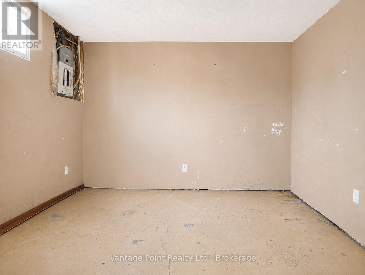 316041 6 HIGHWAY - Image 28