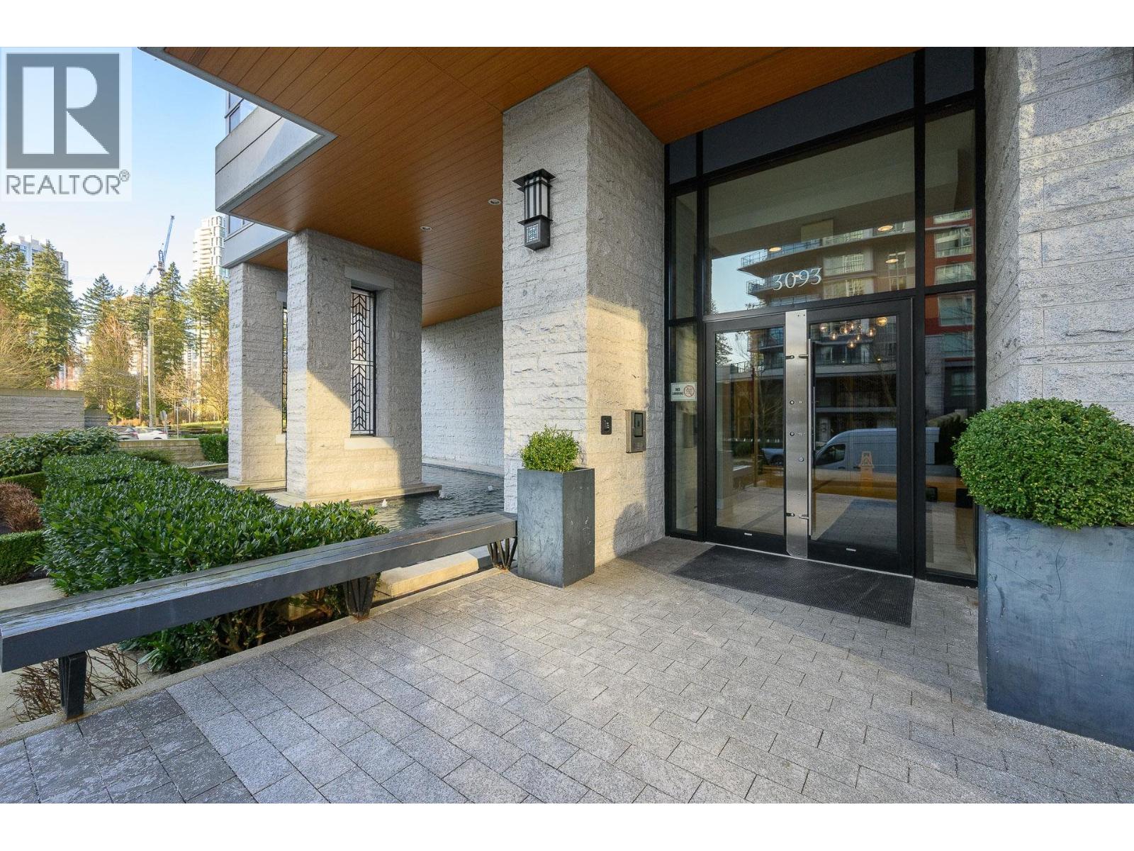 2207 3093 WINDSOR GATE, Coquitlam — photo 3