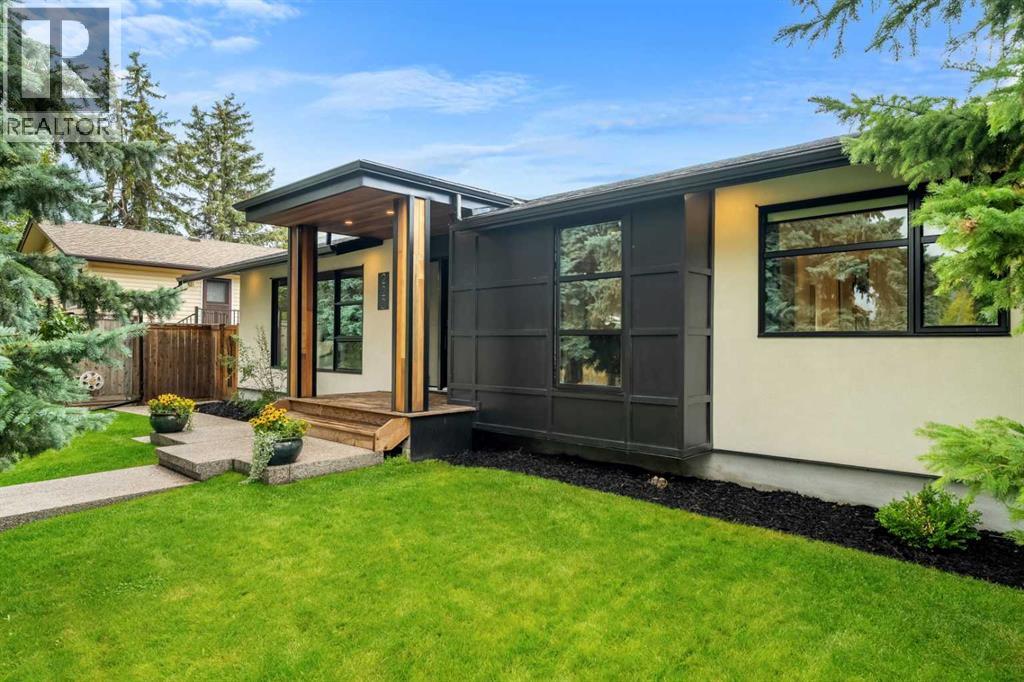 220 Maple Court Crescent SE, Maple Ridge, Calgary photo 2