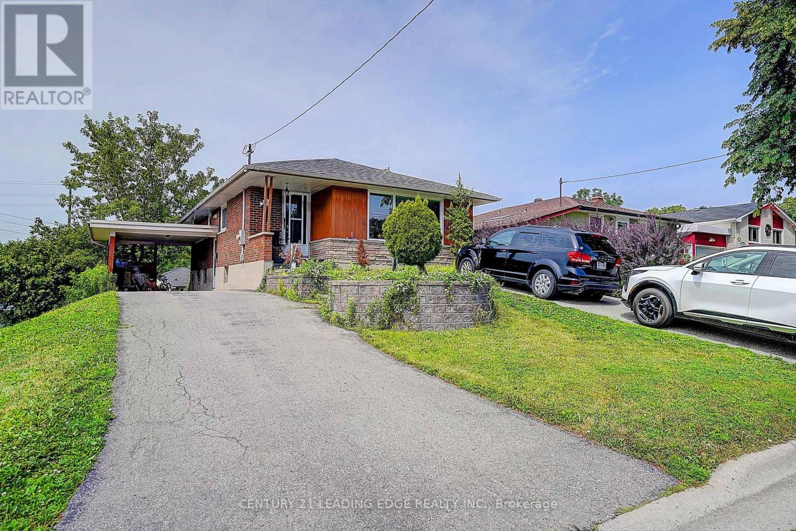 284 DOVER STREET, Oshawa (Eastdale) — photo 2