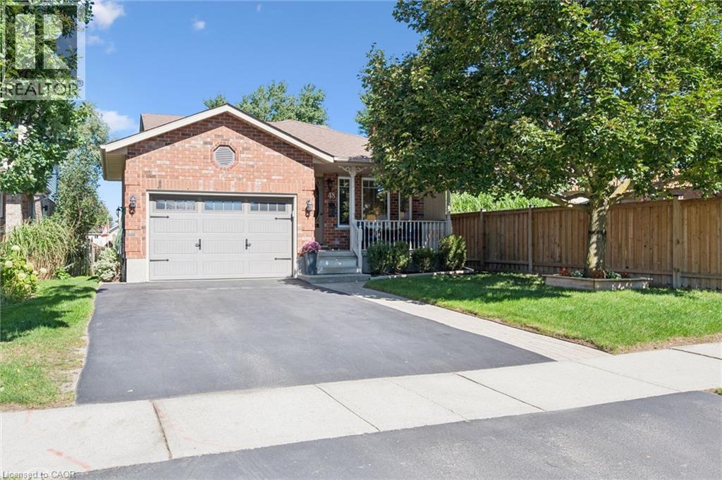 48 ABBEYWOOD Crescent — photo 2