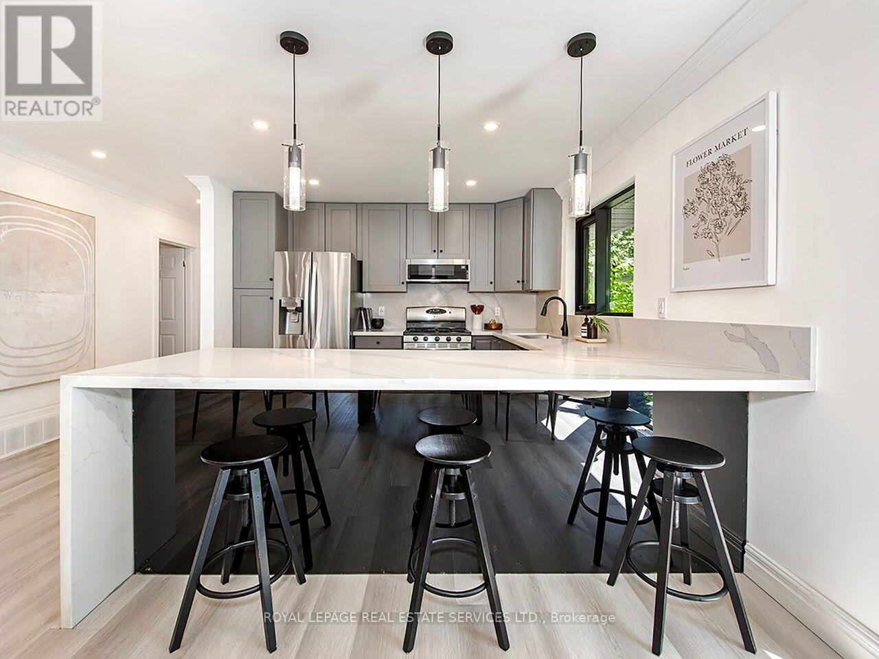 35 FERNALROY BOULEVARD - 13