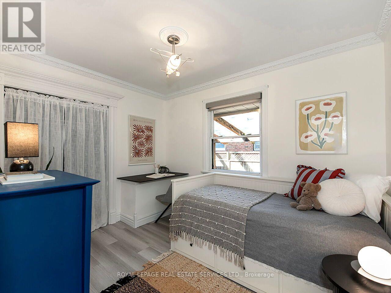 35 FERNALROY BOULEVARD - 19