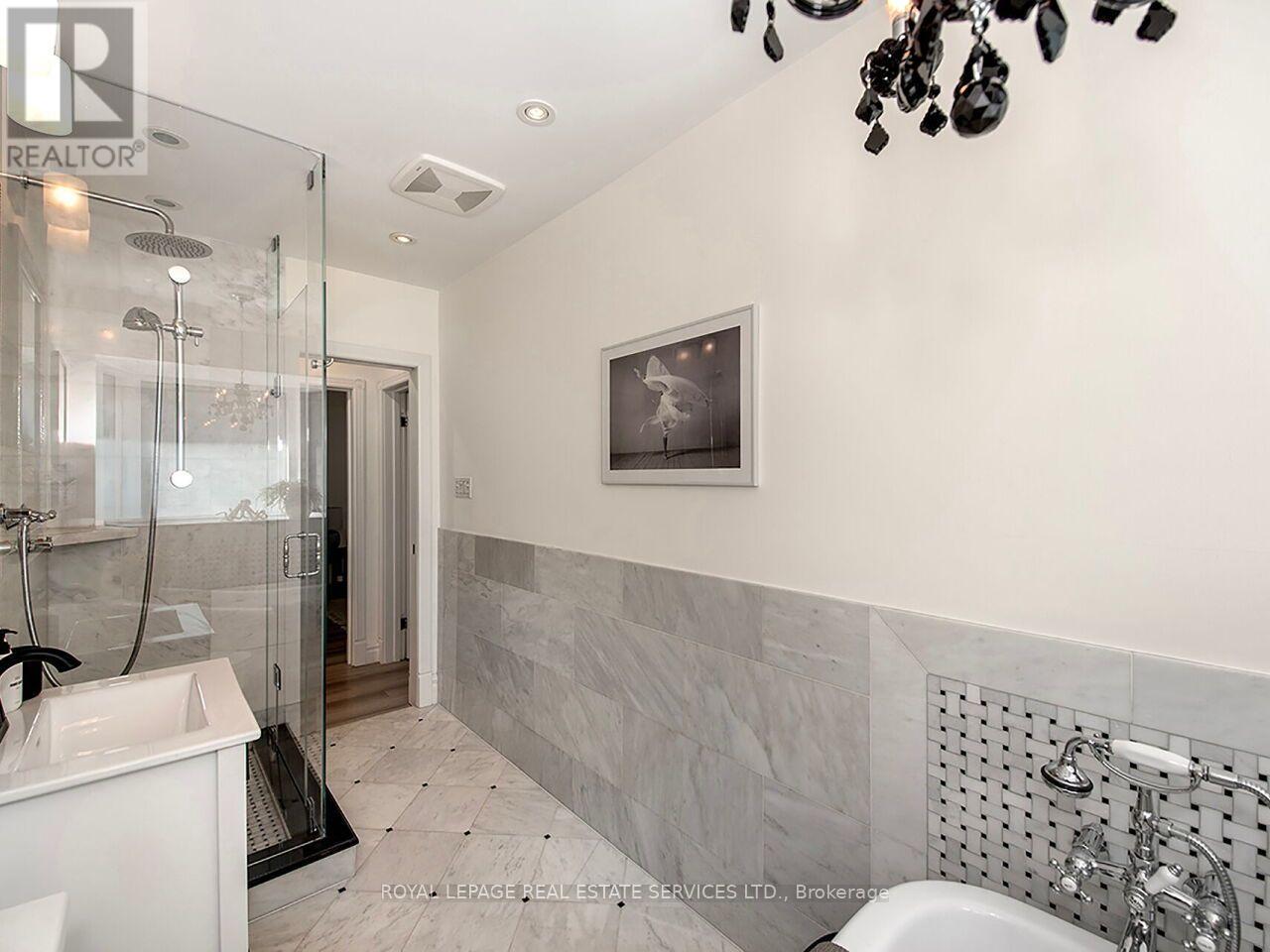 35 FERNALROY BOULEVARD - 26
