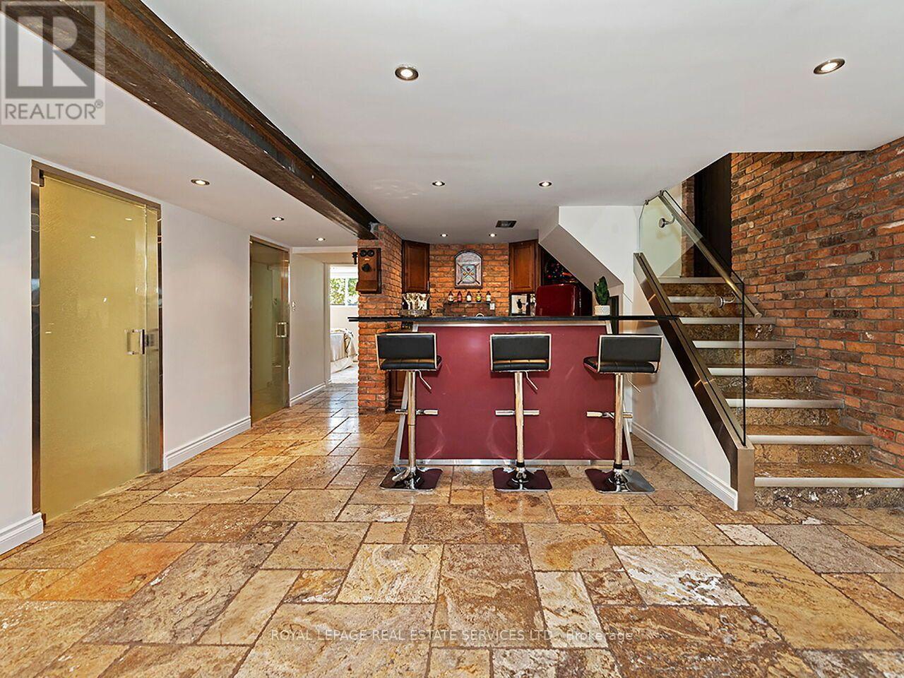 35 FERNALROY BOULEVARD - 32
