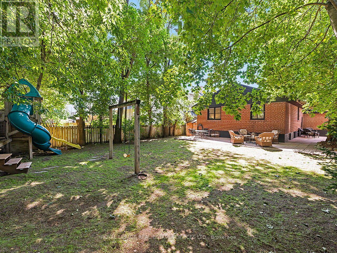 35 FERNALROY BOULEVARD - 46