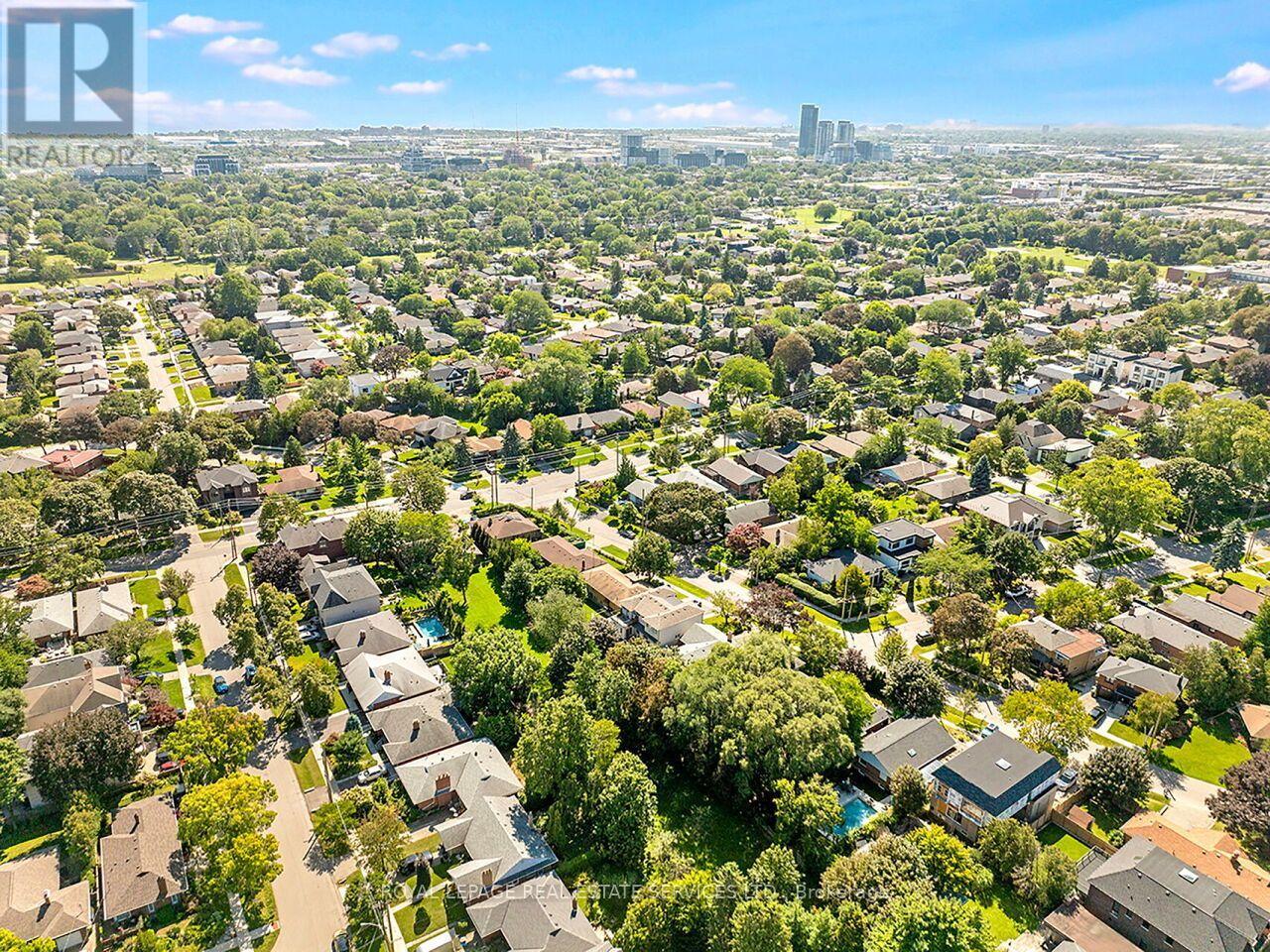 35 FERNALROY BOULEVARD - 49