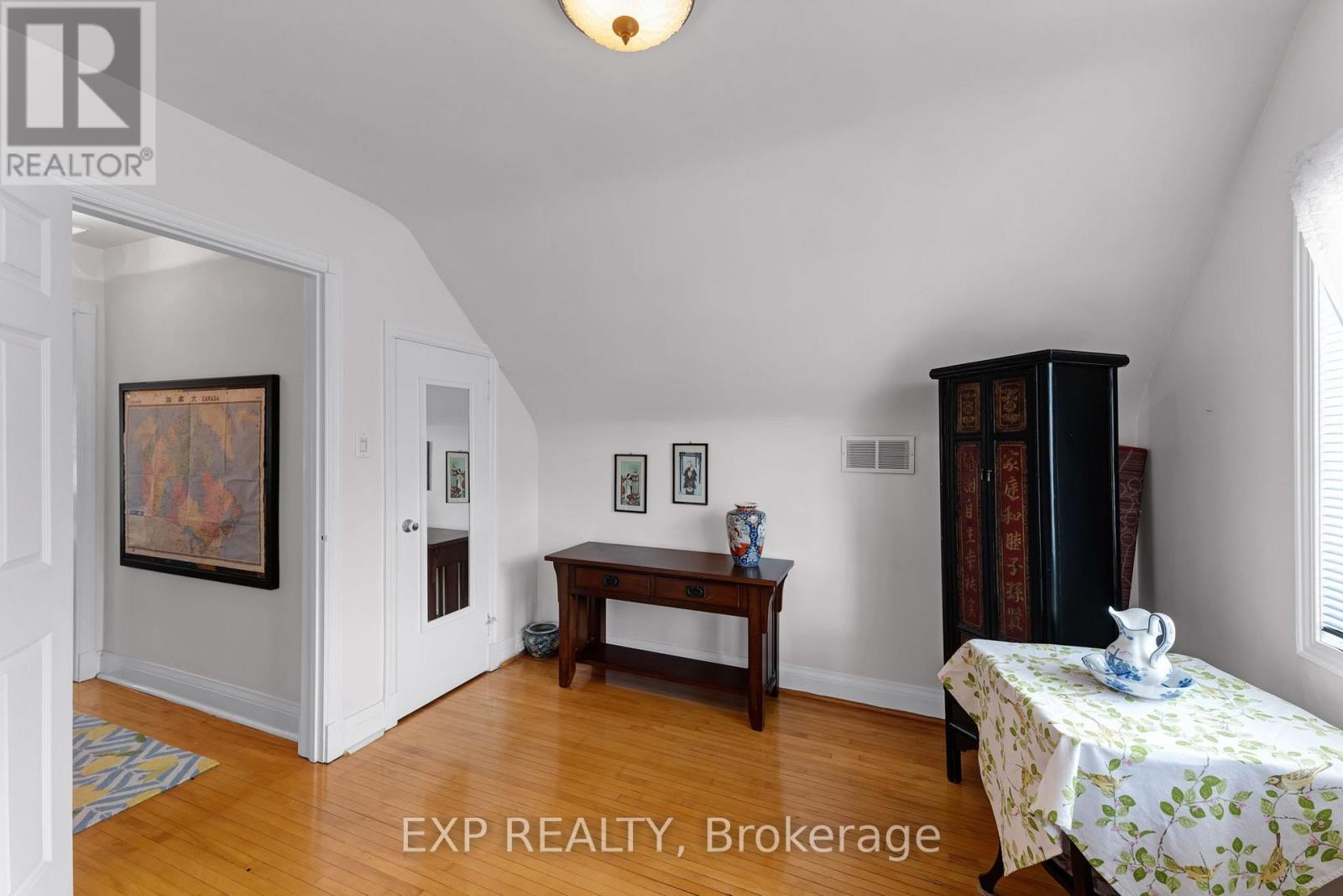 79 SHAVER AVENUE N - 25