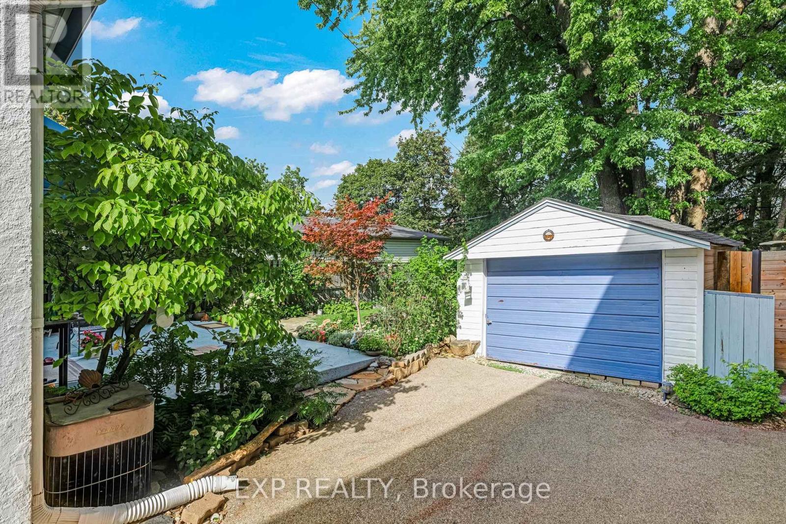 79 SHAVER AVENUE N - 32