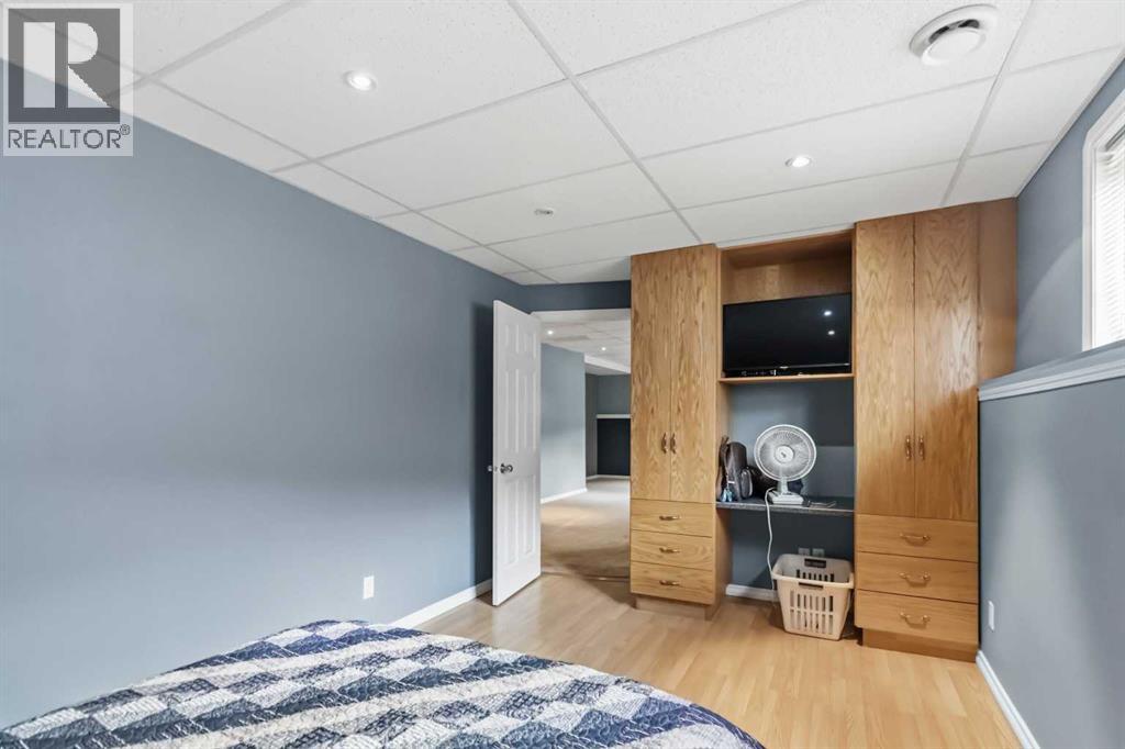 124 DICKEY Bay - Image 32