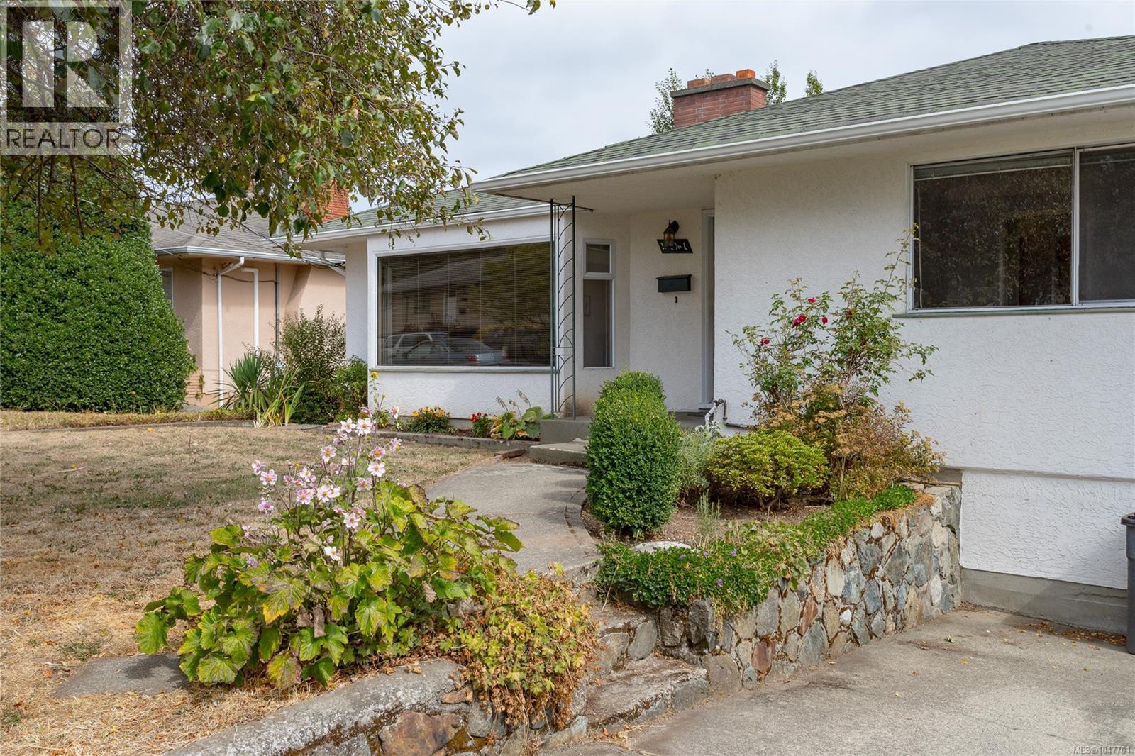 4141 Hawkes Ave, Saanich — photo 2
