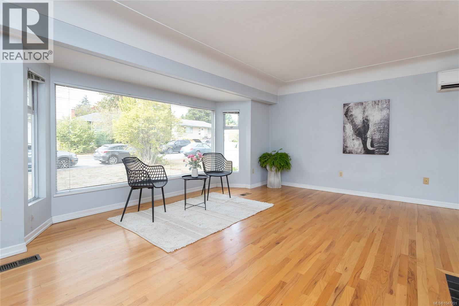 4141 Hawkes Ave, Saanich — photo 9