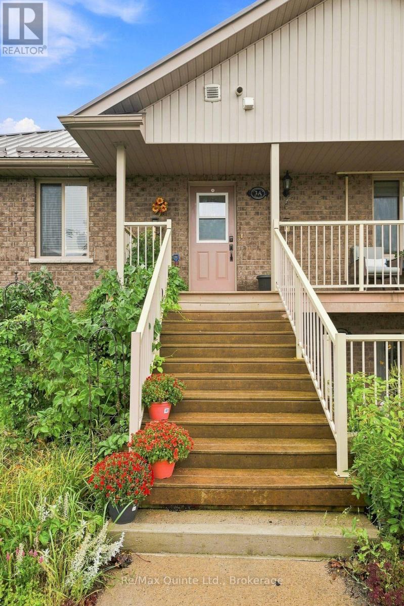 3A - 37 LAKEBREEZE COURT, Prince Edward County (Wellington Ward) — photo 2