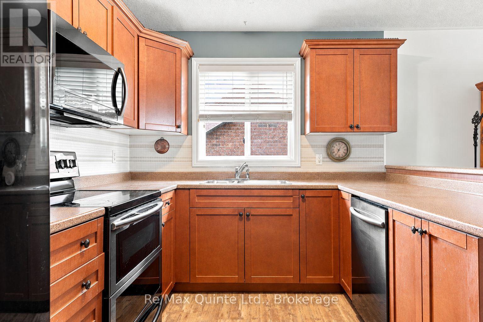 3A - 37 LAKEBREEZE COURT, Prince Edward County (Wellington Ward) — photo 5